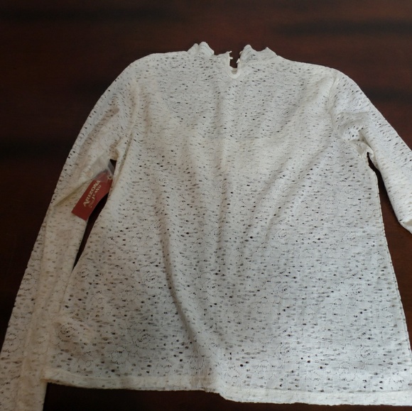 Tops" - Picture 3 of 4